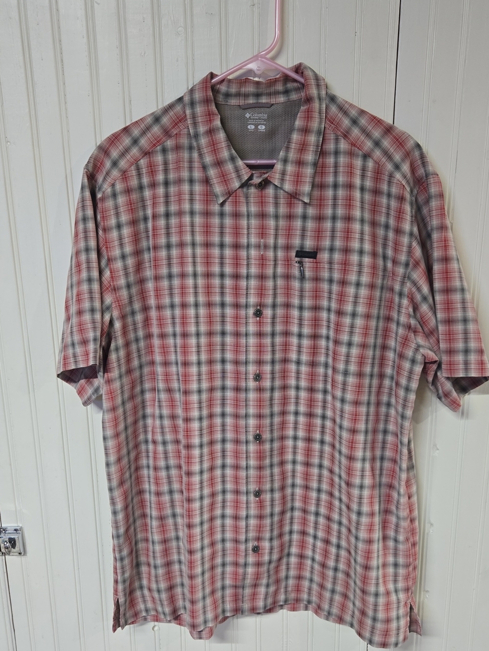 Columbia Men's Short-Sleeve Plaid Button-Up Shirt in Red and Gray